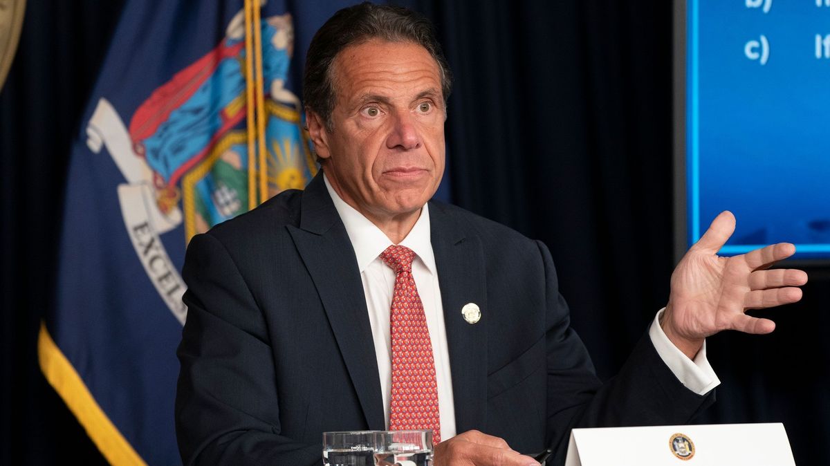 Guvernér New Yorku Cuomo podle vyšetřování sexuálně obtěžoval více žen